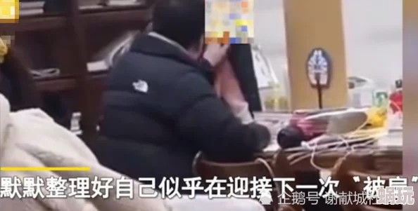 男女洗澡又摸下面视频引发热议，网友纷纷表示对这种行为的看法不一，有人认为这是隐私侵犯，也有人觉得是个人选择