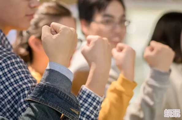 韩国三级善良漂亮的女老板在职场中展现出无私奉献的精神和积极向上的态度，激励着身边的人共同进步与成长