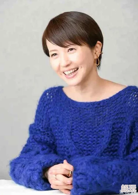 年轻的岳坶三浦惠理子是日本著名作家三浦綾子的女儿，以其文学才华和温婉形象受到广泛关注