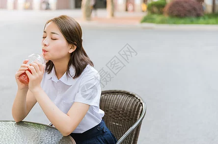 高清国产美女一级a毛片我们村里的年轻人（续集）