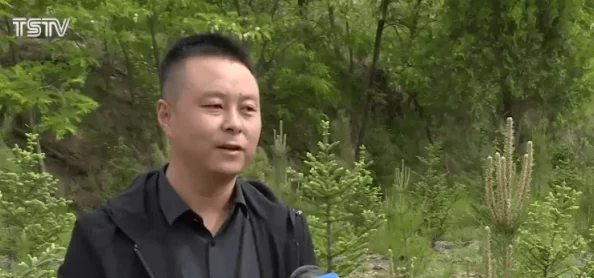 草草草操操操最近在网上爆红，原来是因为他养的小狗学会了跳舞，还能跟着音乐节奏摇摆呢