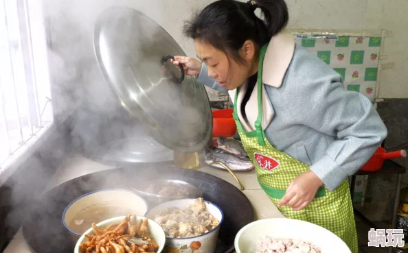 邻居家的新媳妇最近开始学习做传统美食，常常在家中飘出诱人的香味