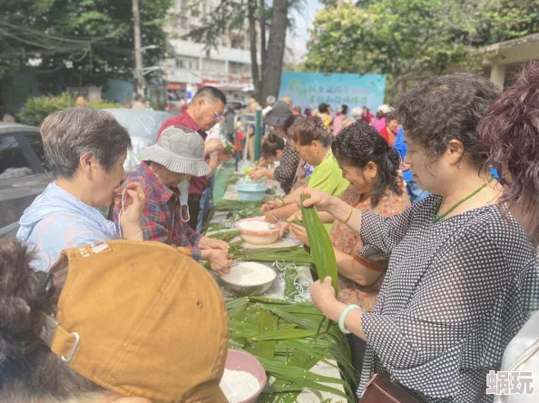 豪妇荡乳1一5白玉兰社区举办端午节活动，包粽子比赛吸引众多居民参与