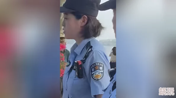 调教女警花穿环上班近日一名女警因独特穿着引发热议，网友纷纷点赞其勇气与个性