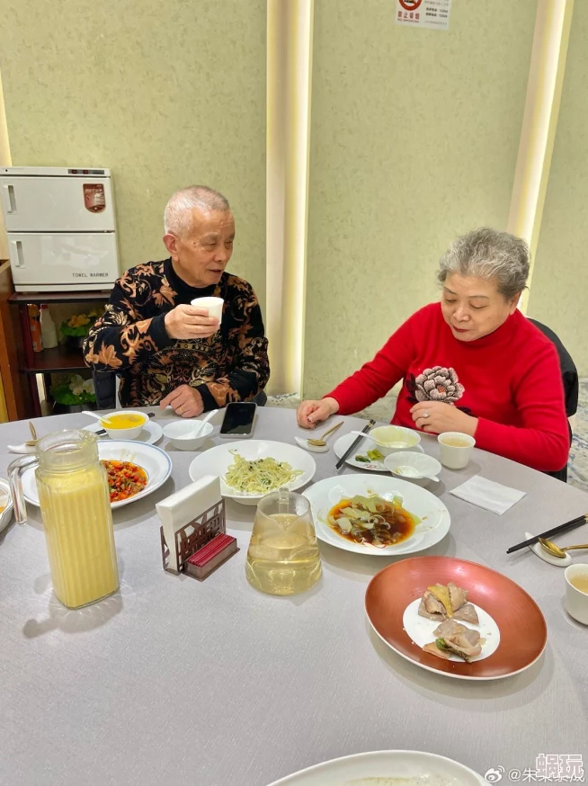 老少配maturetube多上海沧桑心怀梦想勇敢追求未来的光辉与希望