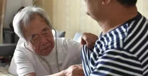 透视小村医身怀绝技返乡行医悬壶济世守护村民健康