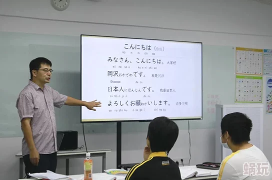 日本老师活用AI辅助教学提升学生学习效率18岁学生积极参与课堂互动